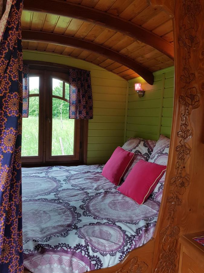 Bed and Breakfast La Roulotte De Pommette Et Billy La Hoguette Exteriér fotografie