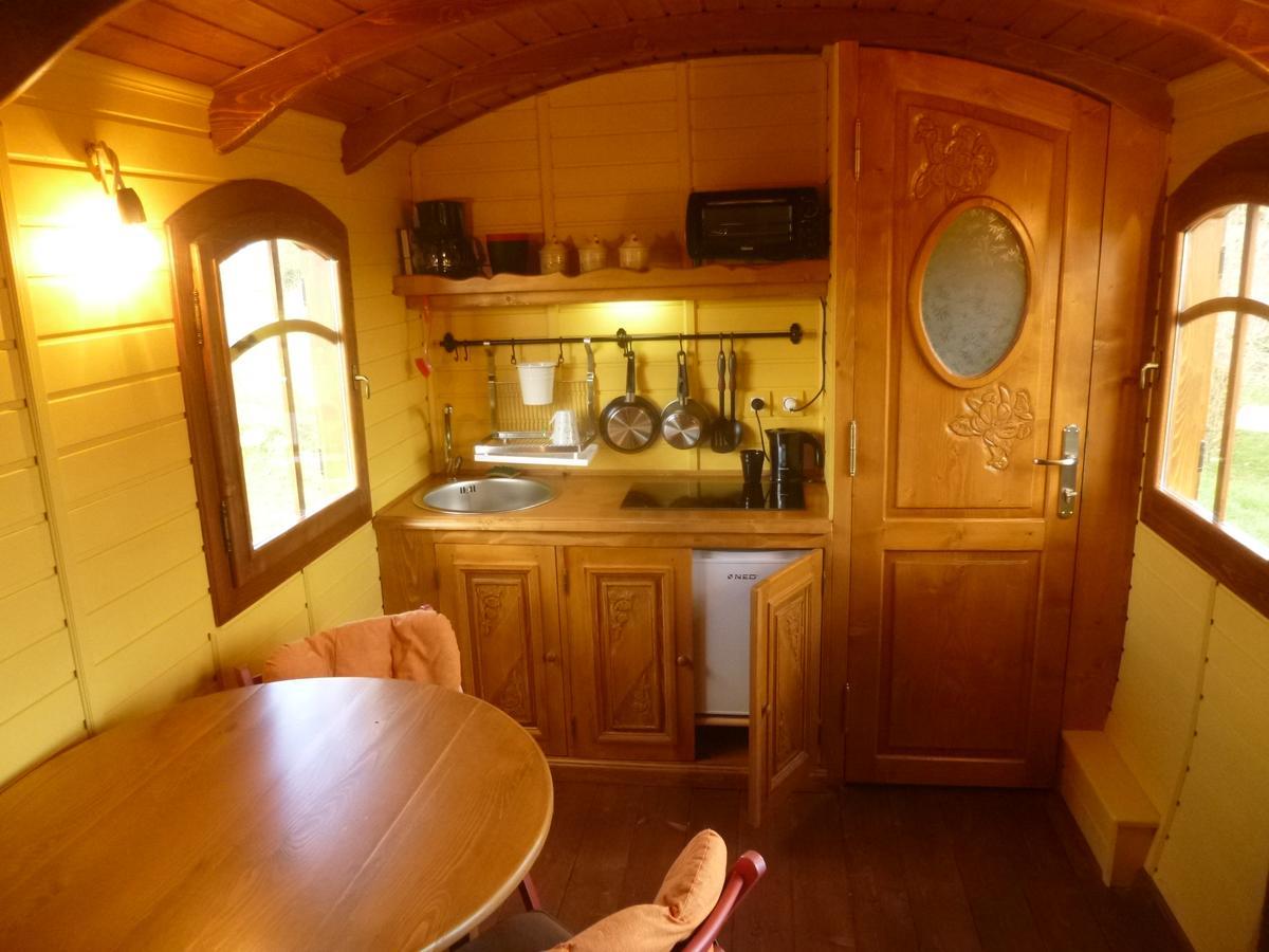 Bed and Breakfast La Roulotte De Pommette Et Billy La Hoguette Exteriér fotografie
